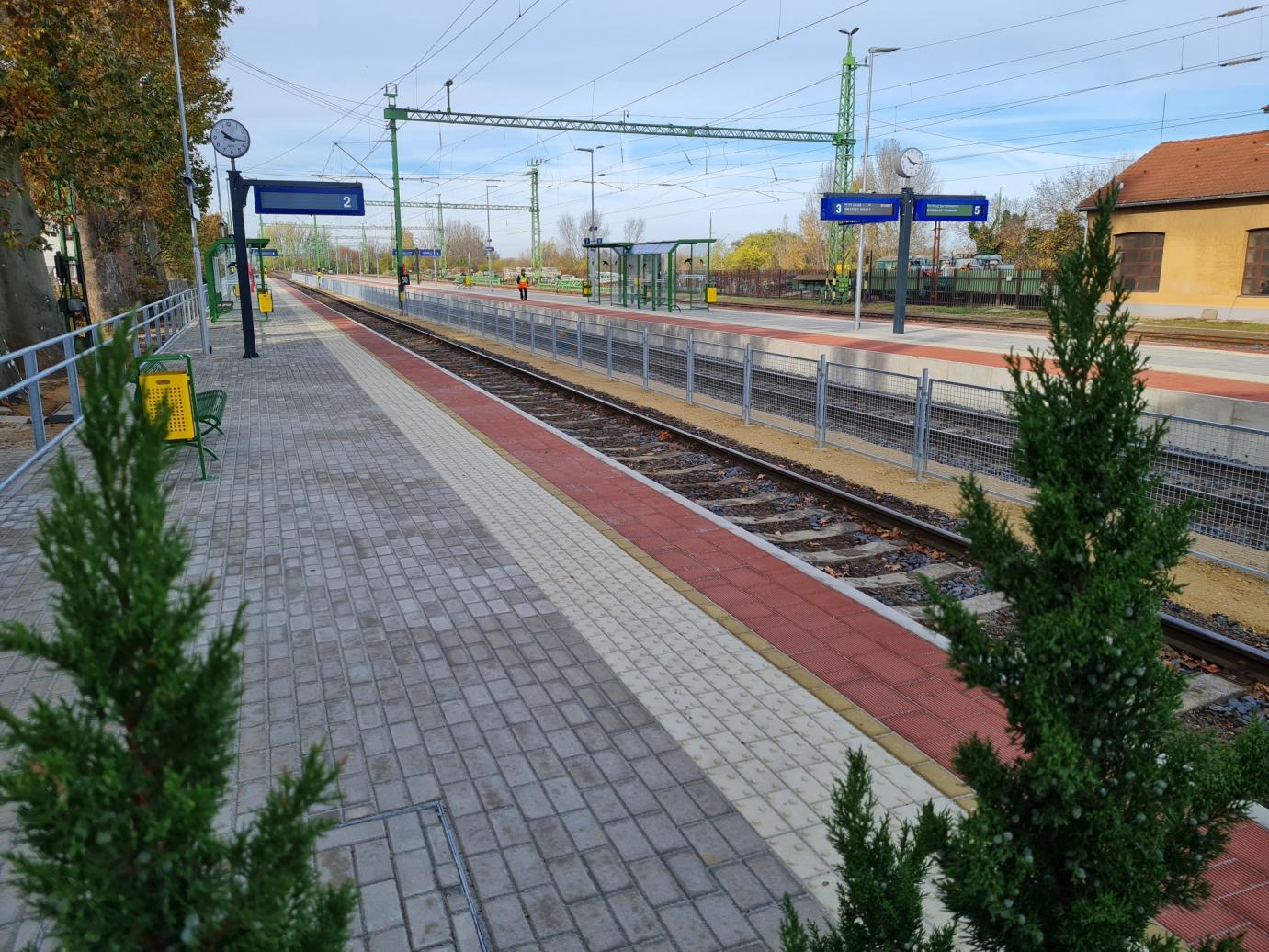 Fszm-új utasperonok