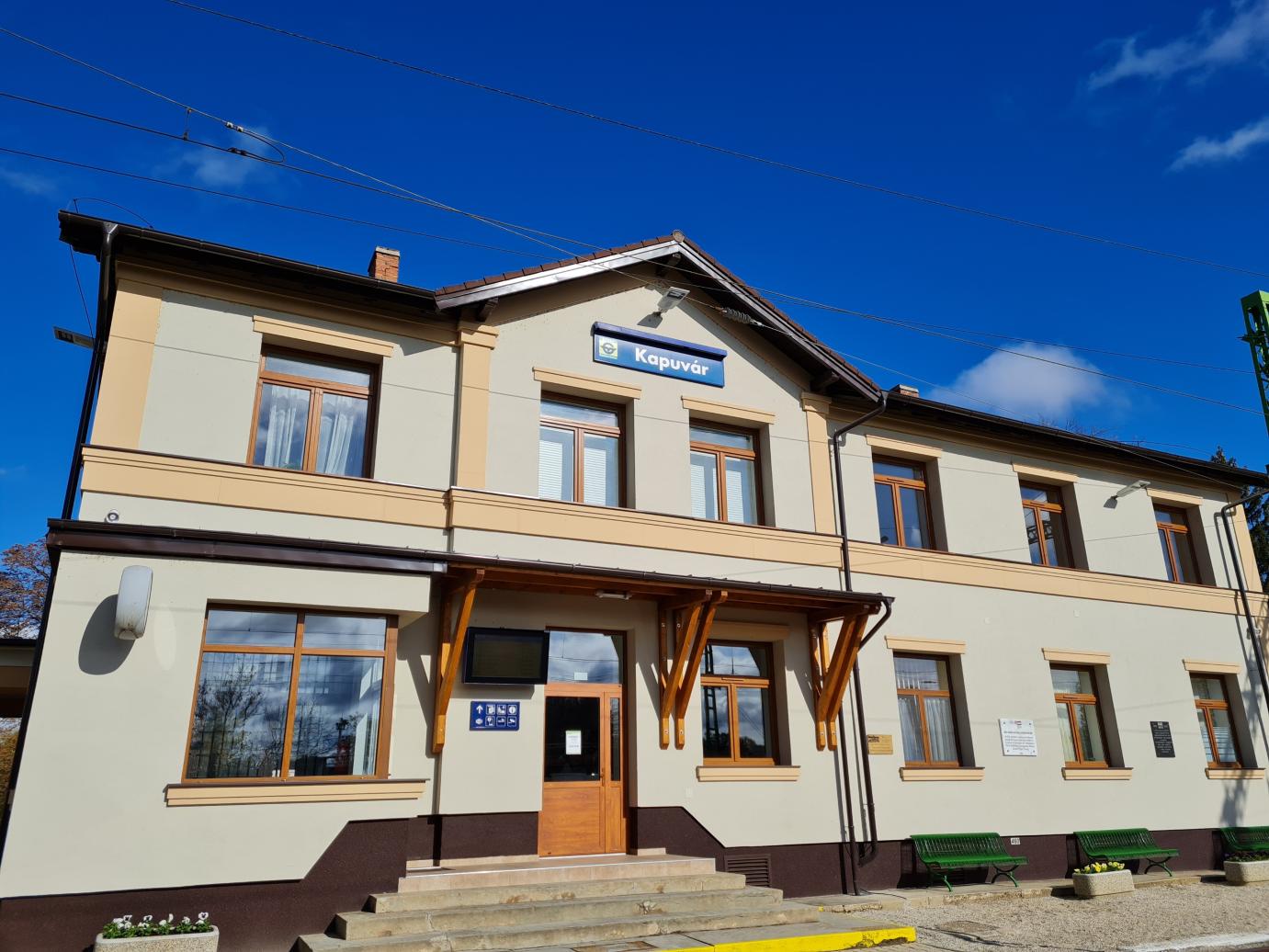 Kapuvár állomás épülete 2021-ben újult meg