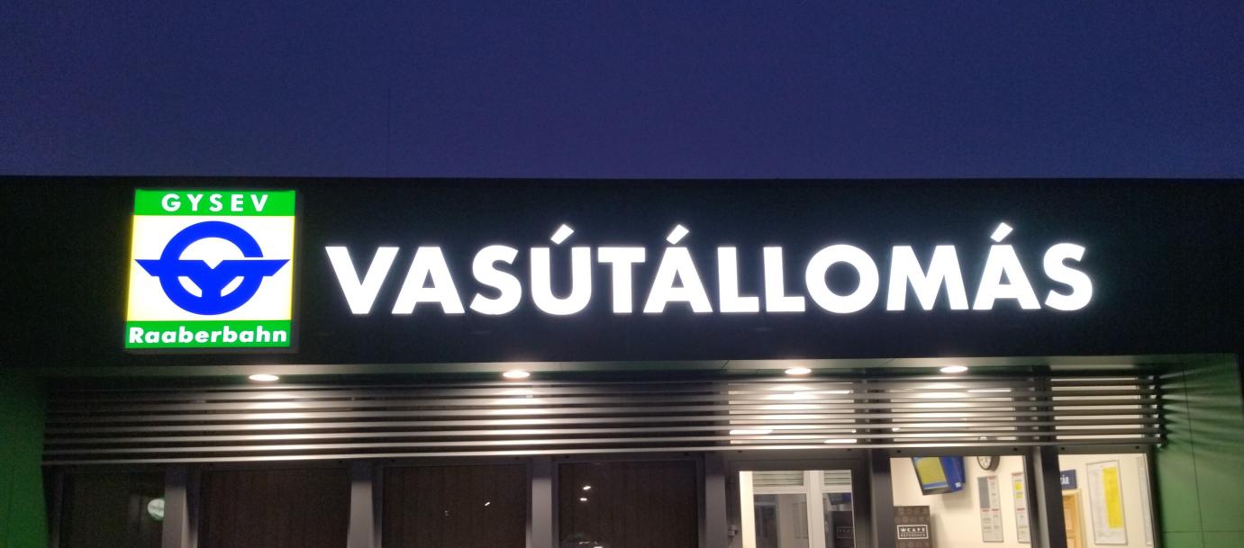 Répcelak állomás sötétben