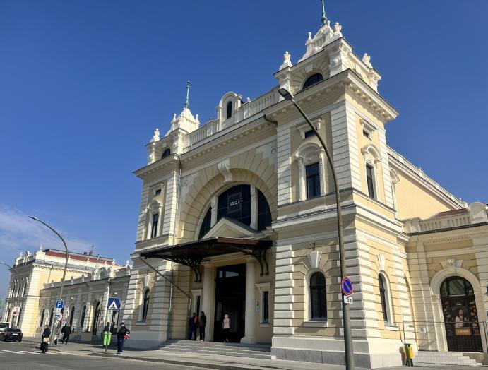 A szombathelyi állomás főbejárata. 