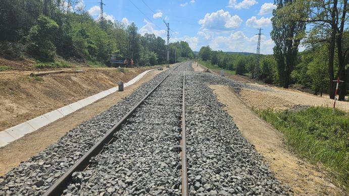 Korszerűsített vasúti infrastruktúra a 20-as vonalon.