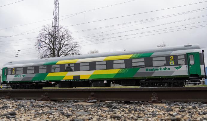 Fóliázott IC kocsi