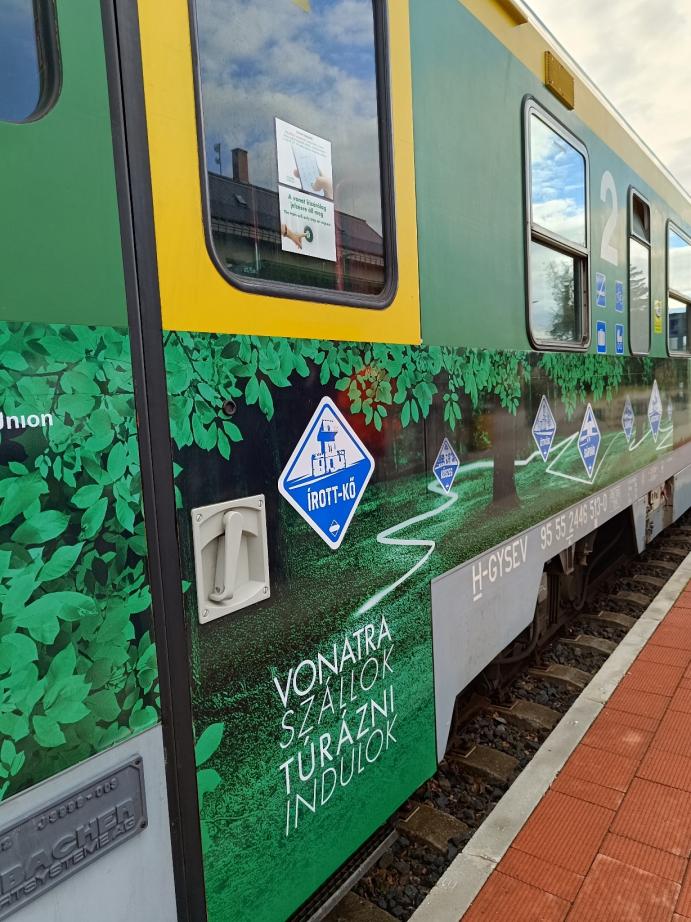 A matricázott "KÉKTÚRA motorvonat"